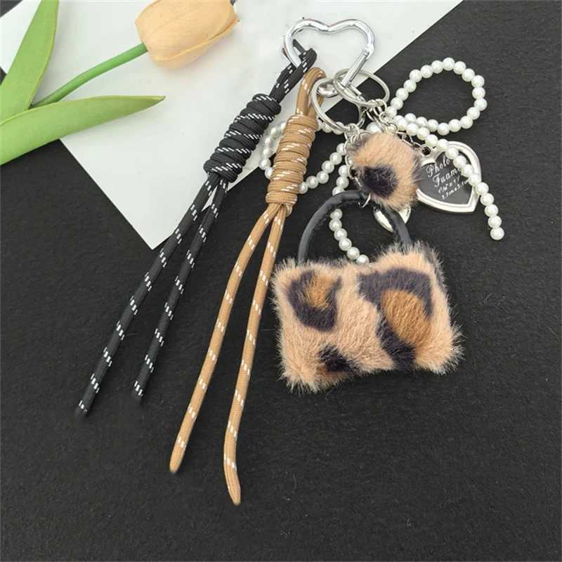 New Fashion Bag Charms Key Chain with Handmade Rope Sporty Style Bag Pendant Plush Decor Casual Trendy Fashion Pendant M251215