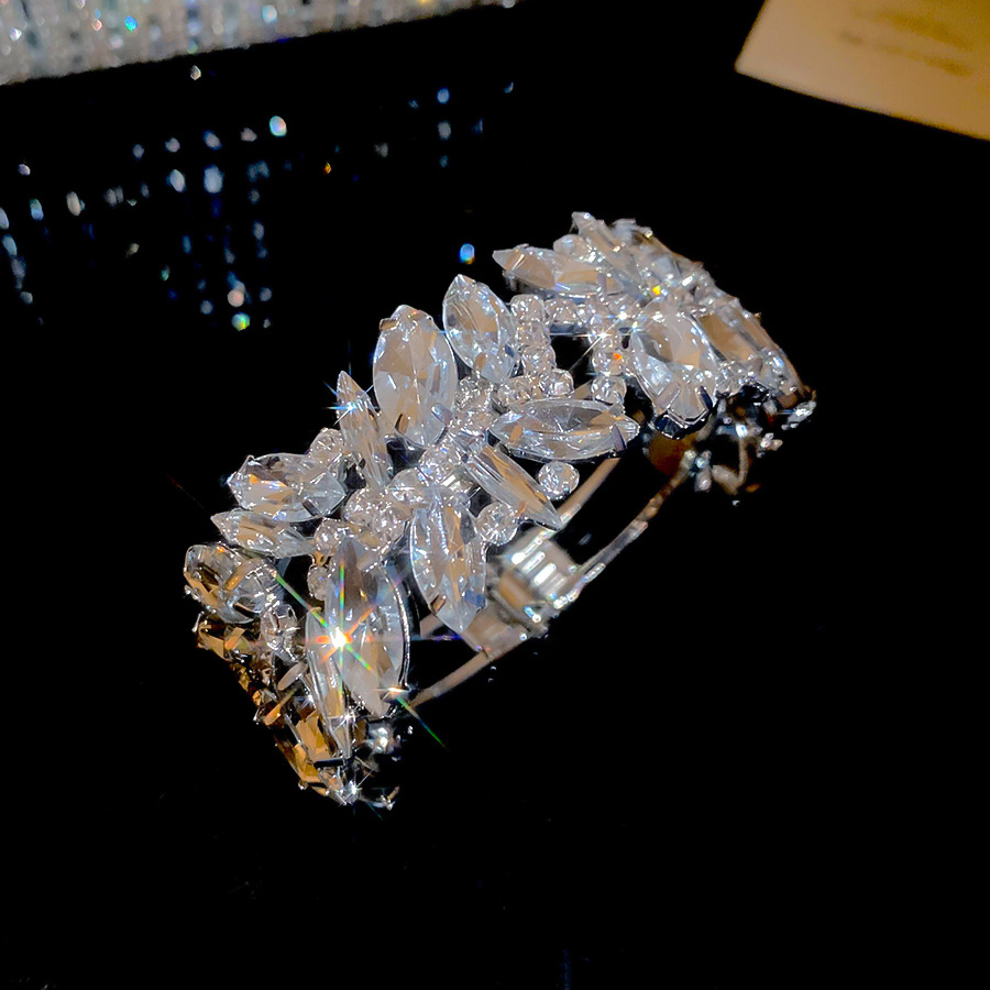 Inlaid Diamond Butterfly Open Minimalist Style Exquisite Elegant Niche High-end Feel Bracelet Light Luxury Temperament Versatile Jewelry - view 6