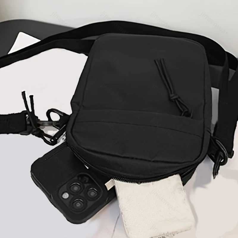 Neutral style shoulder bag for men and women small square bag suitable for travel and photography pure black bagT251215