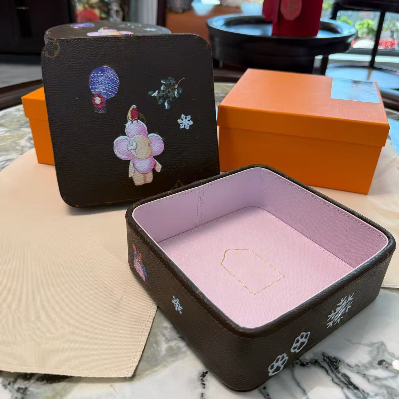 Designer Eugenie Box Candy Box Christmas Leather Round Square Gift Box Woman Jewelry Storage Box Bag Makeup Bag Vanity Bag