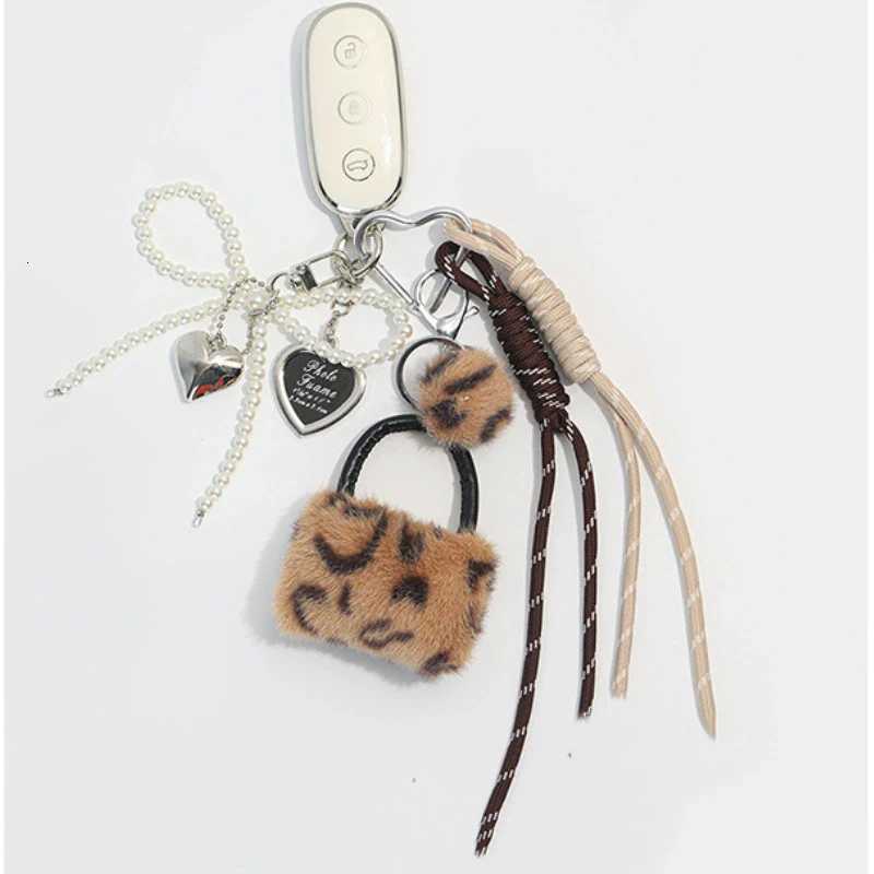 New Fashion Bag Charms Key Chain with Handmade Rope Sporty Style Bag Pendant Plush Decor Casual Trendy Fashion Pendant M251215