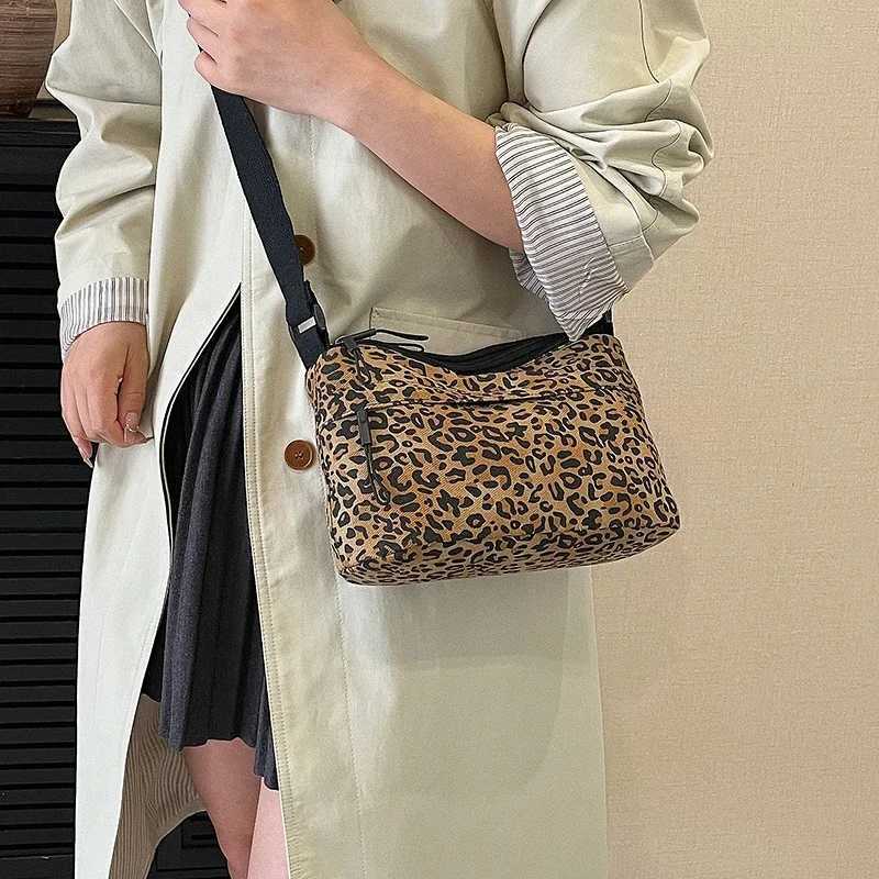 Womens Large Capacity Leopard Print Bag Retro Crossbody Shoulder Tote for Autumn Winter CommuteT251215