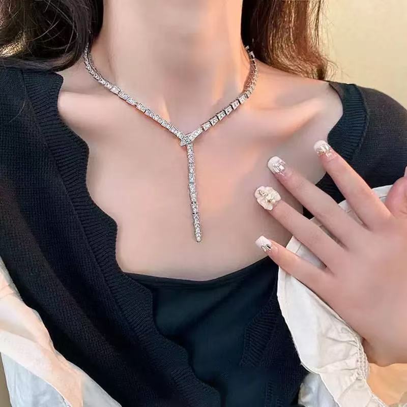 Designer Necklace All Zircon Bamboo Snake Necklace Elegant And luxury Women's Snake Bone Collarbone Chain Gemstone Inlay High-end Fashion Niche D