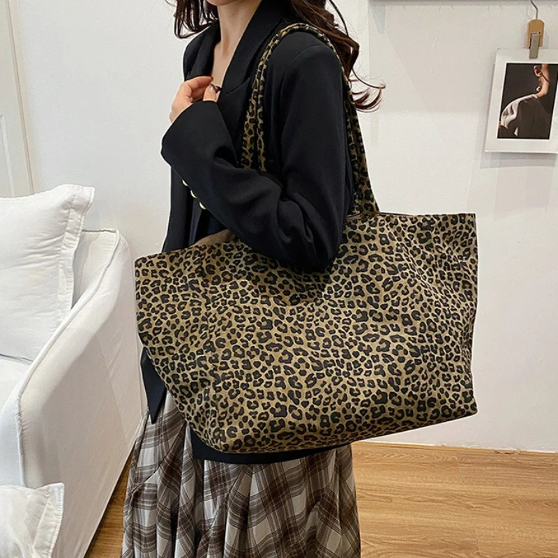 Fashionable Leopard Print Tote Bag Women Leisure and Commuting Shoulder Bag Large Simple Texture Storage Bag Casual Daily Use 251215
