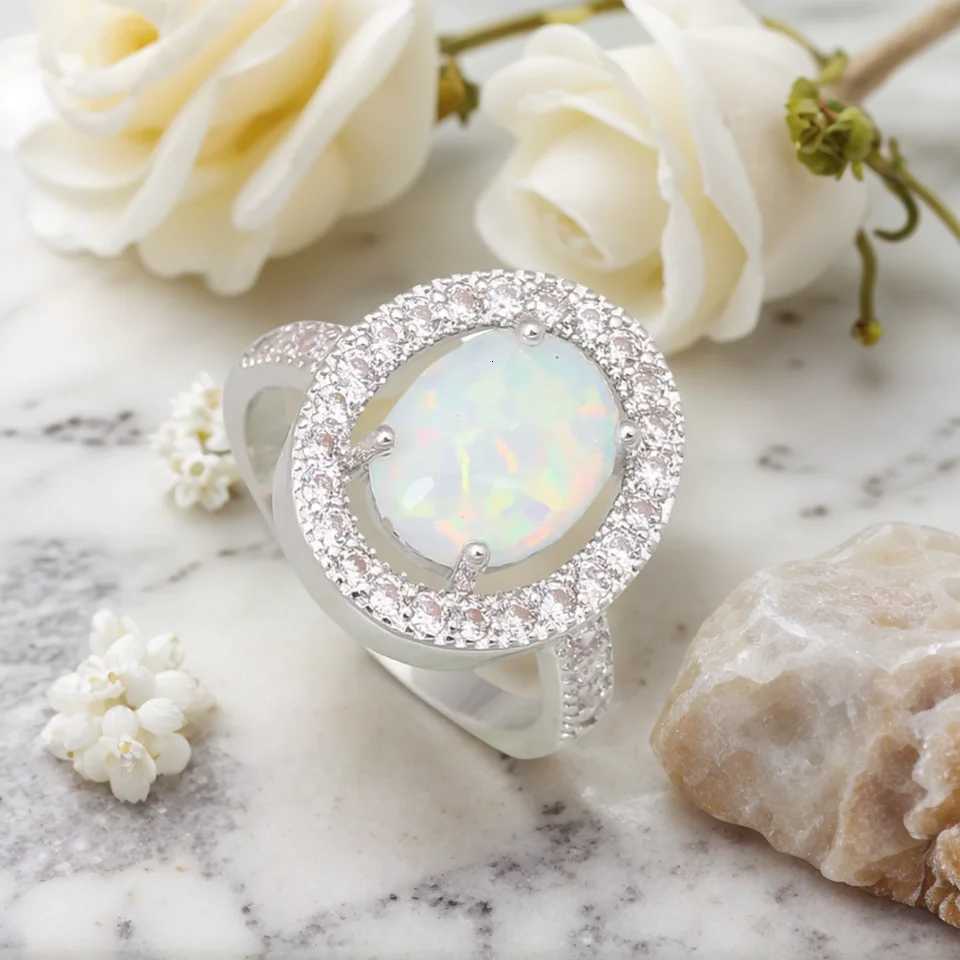 Sparkling Oval Blue Opal Ring for Women Elegant Floral Cubic Zirconia Silver Color Jewelry Perfect Engagement Gift for Her M251215