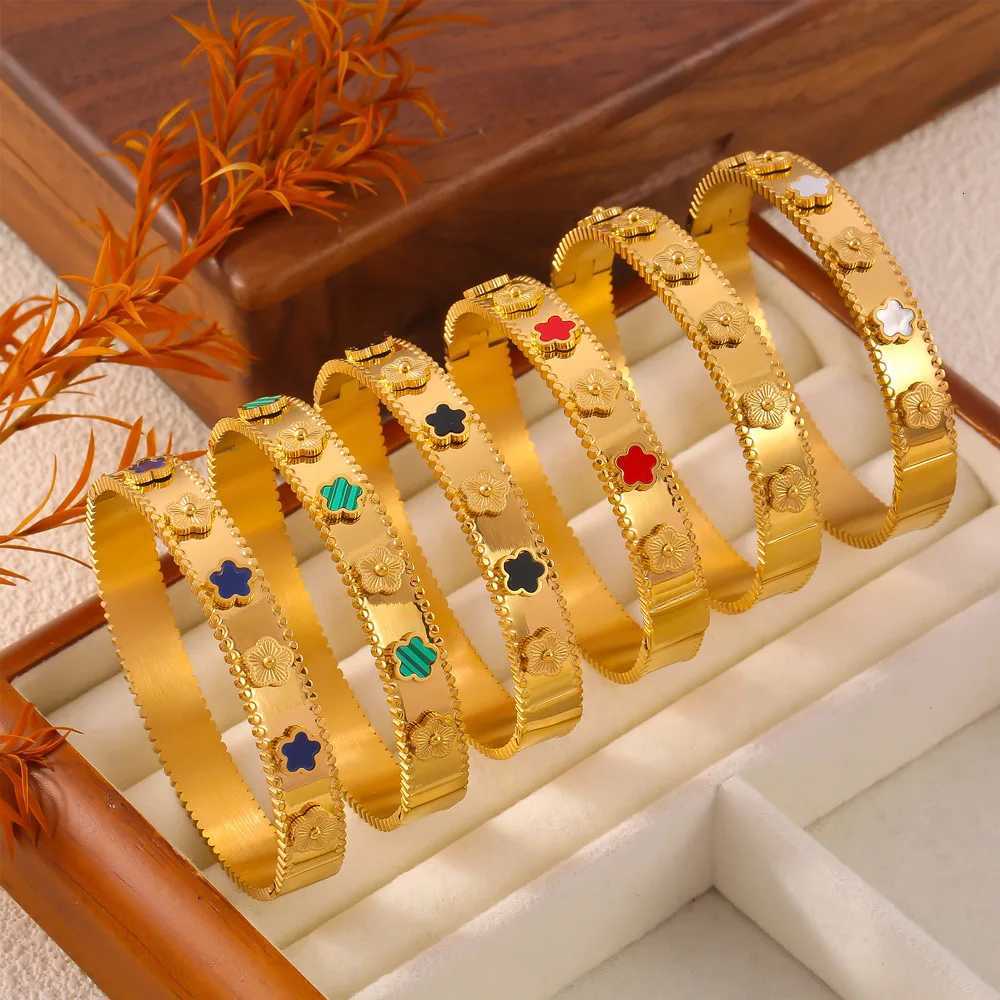 18K Gold Plated Hot Selling Metal Y2K Style For Women Stainless Steel Five Flower Jewelry High Quality C r M251215