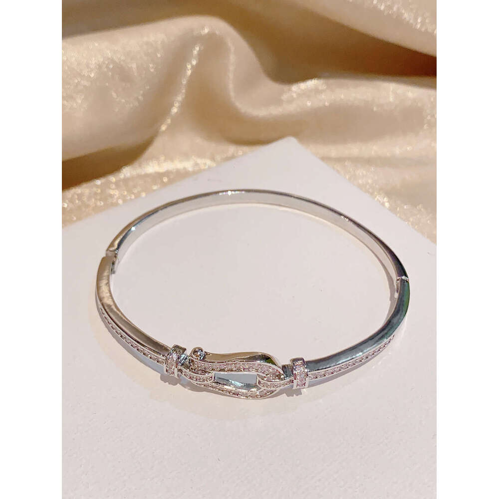 Bracelet Designer Luxury jewelry bangle for women Copper plated with 18K gold Dia Studded Open Bracelets High End Fashion Personality Design Holiday g