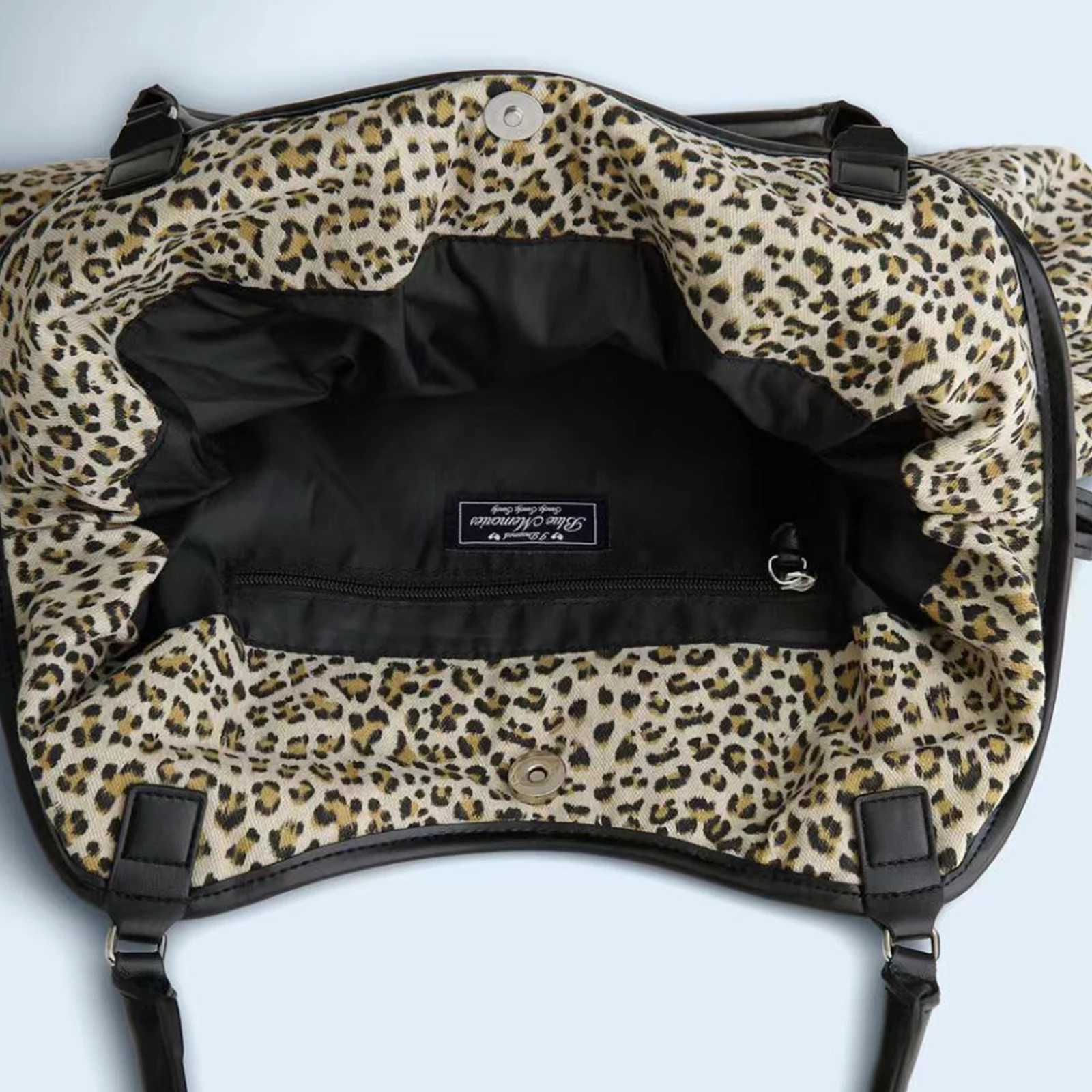 Leopard Print Underarm Bag for Women Retro Shoulder Bag with Star Pendent Large Capacity Tote Handbag for Work Travel Daily UseT251215