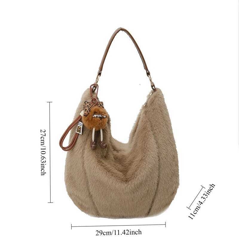 New Winter Versatile Commuting Shoulder Bags Women Large Capacity Furry Bucket Bag for Commute Texture and Simple Storage BagsT251215