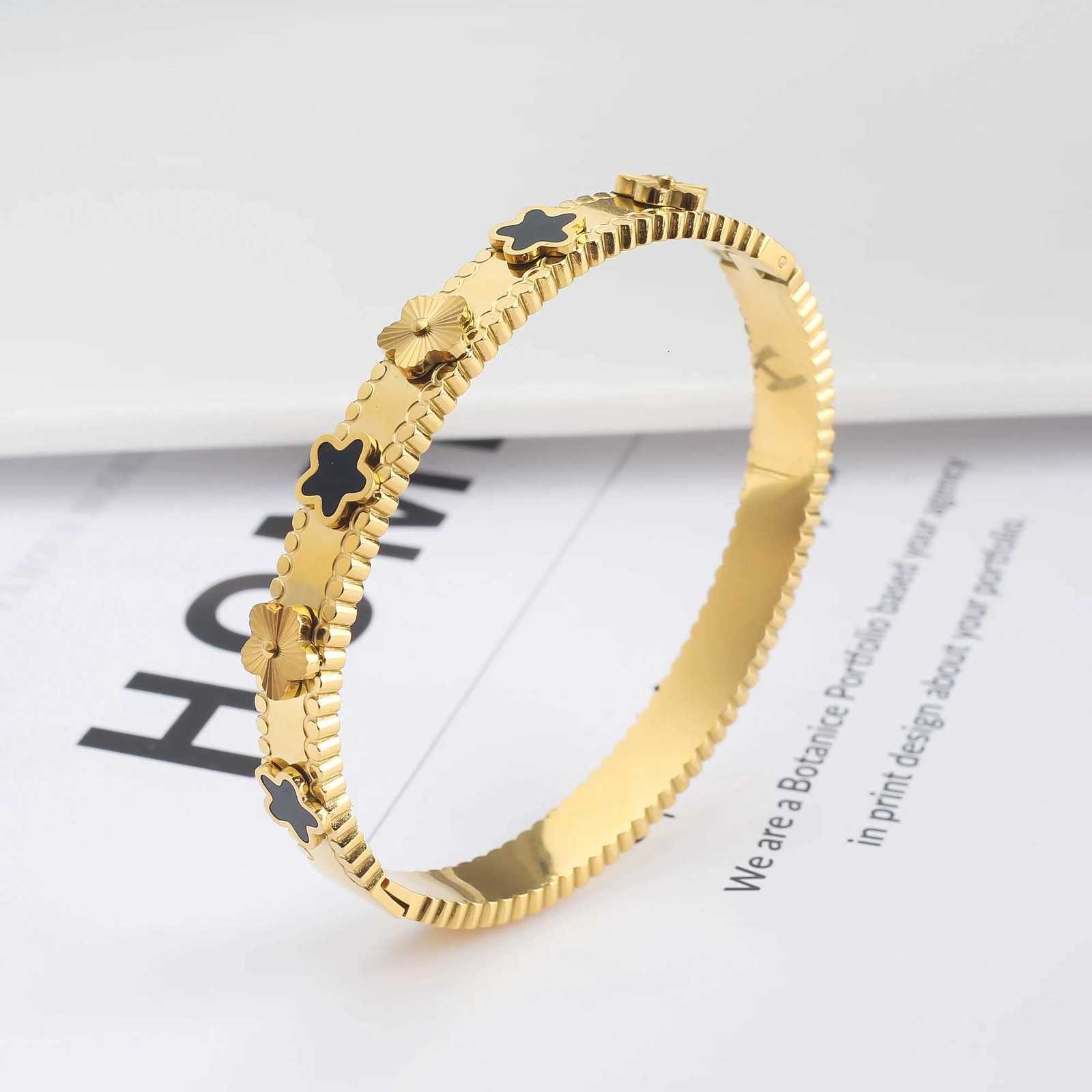 High Quality Stainless Steel Hot Selling Plum Blossom Five Flower Plant Metal For Women Y2K Style C r M251215