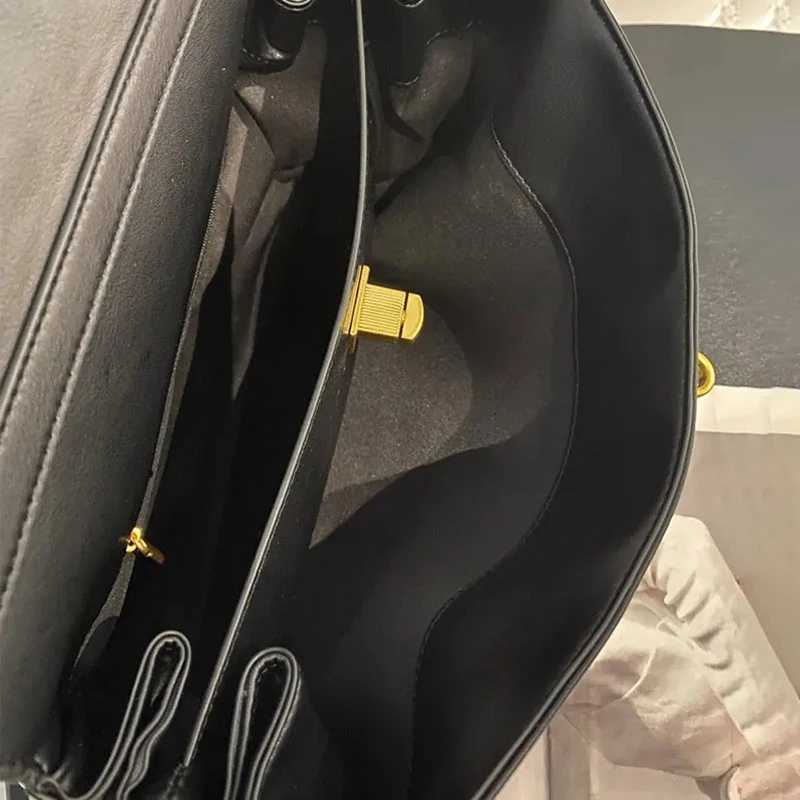 1pc Luxury Calfskin Woman Shoulder Bags Autumn Winter Genuine Leather Women Totes Fashion portable Gold Buckle Women HandBagsT251215