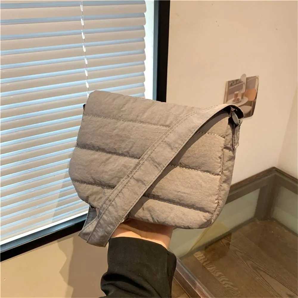 Underarm Bags Puffy Handbags Tote Bags Women Girls Quilted Shoulder Bags Lightweight Down Cotton Padded Plaid Messenger BagsT251215
