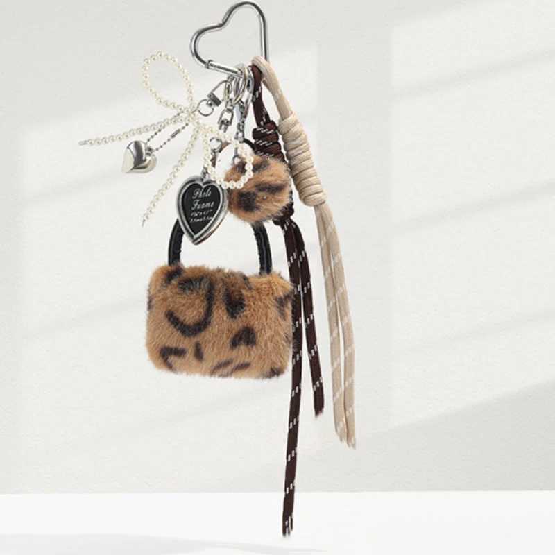 New Fashion Bag Charms Key Chain with Handmade Rope Sporty Style Bag Pendant Plush Decor Casual Trendy Fashion Pendant M251215