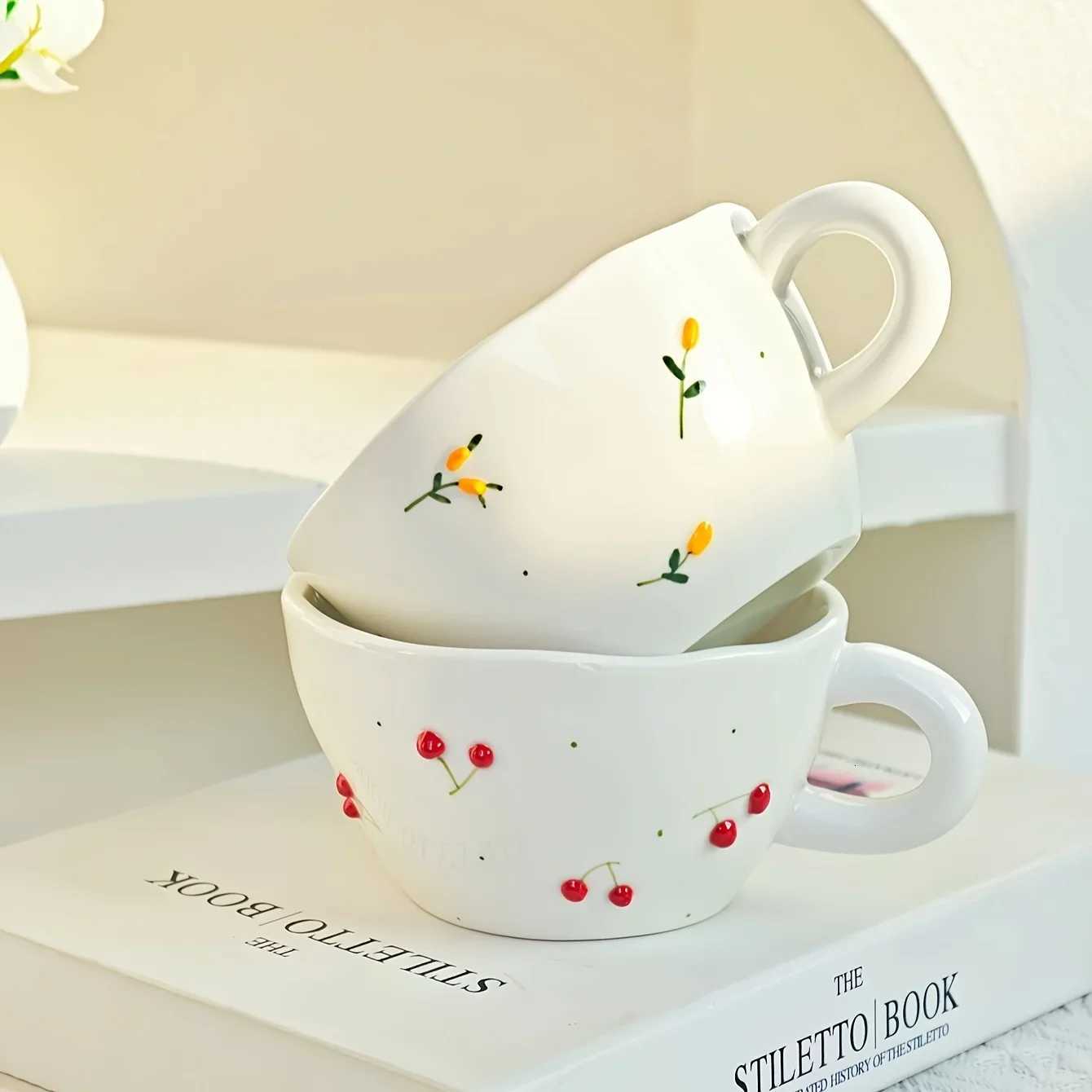 Creative minimalist hand drawn three-dimensional ry blueberry household ceramic coffee cups and plates H251215