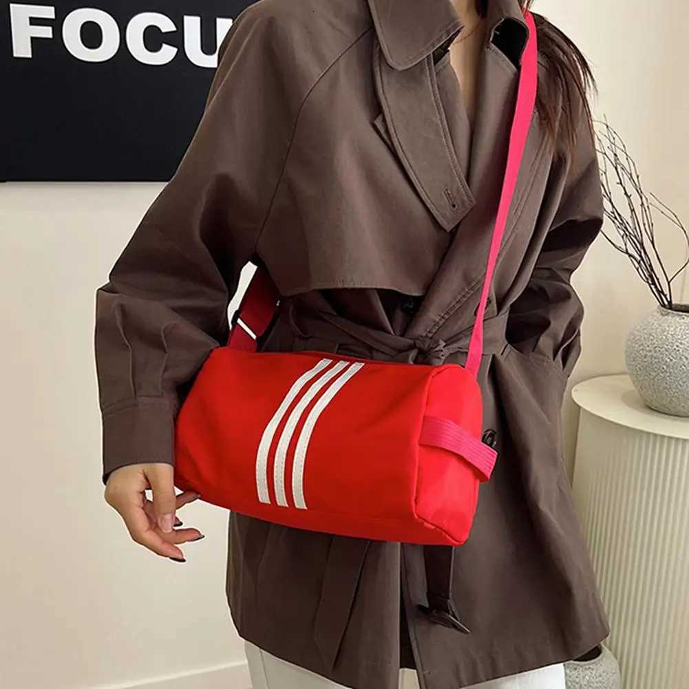 Autumn and Winter Oxford Cloth Large Capacity Fashion Stripe Casual Bag for Women Commuter Travel Canvas Cross-Body BagT251215