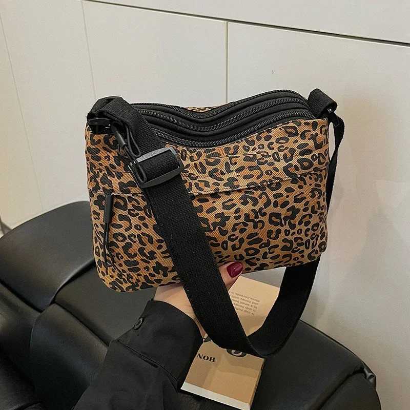 Womens Large Capacity Leopard Print Bag Retro Crossbody Shoulder Tote for Autumn Winter CommuteT251215
