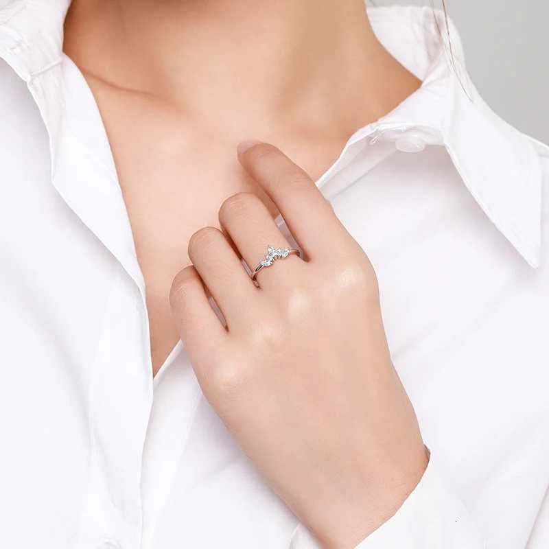 Ailmay Fashion 925 Sterling Silver Simple crown Finger Ring Elegant Clear Zircon Rings For Women Girls Party Accessories Jewelry M251215