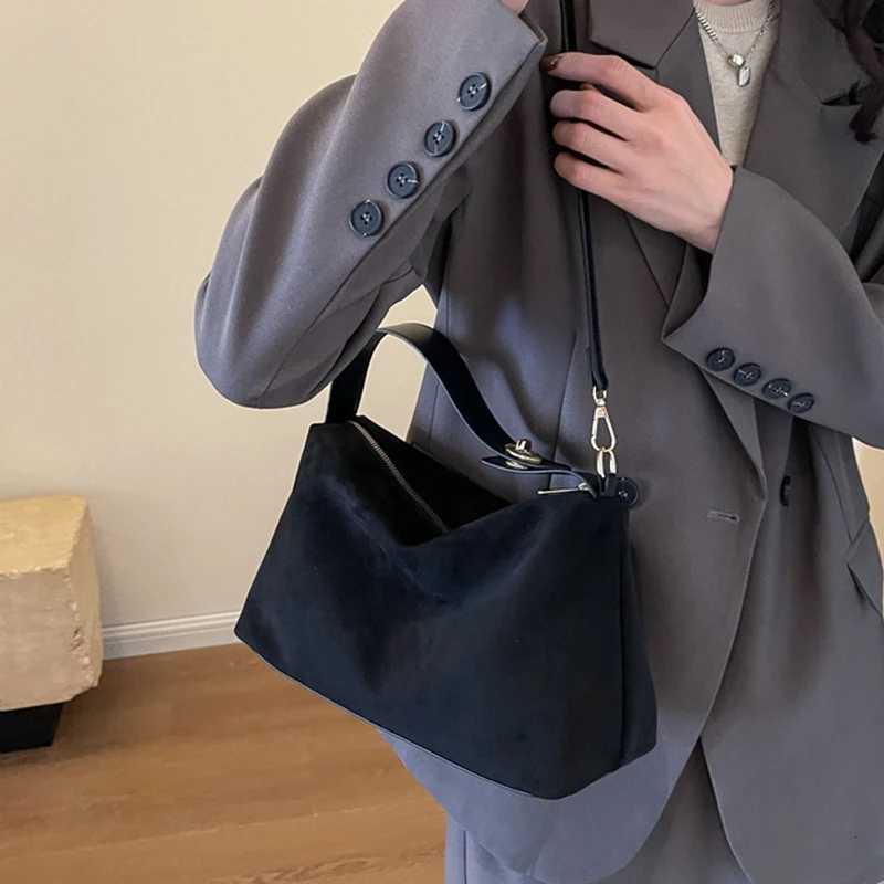 Womens Bag Large Capacity Suede Shoulder Bag Retro Tote Handbag For Women Shopping CommutingT251215