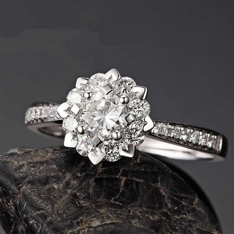 Luxury 925 Sterling Silver Classic Ring for Women snowflake jewelry simple 30ct diamond ring imitation diamond womens ring M251215