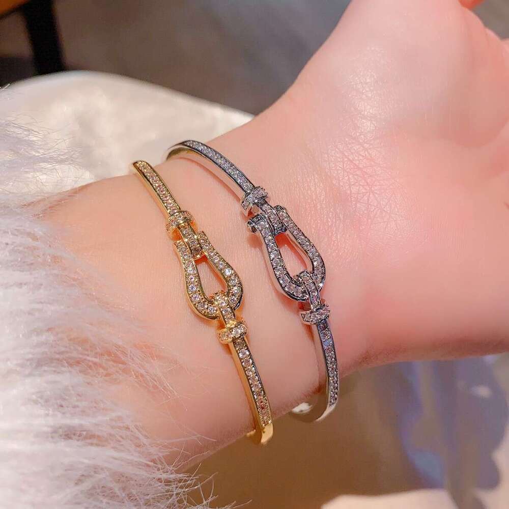 Bracelet Designer Luxury jewelry bangle for women Copper plated with 18K gold Dia Studded Open Bracelets High End Fashion Personality Design Holiday g