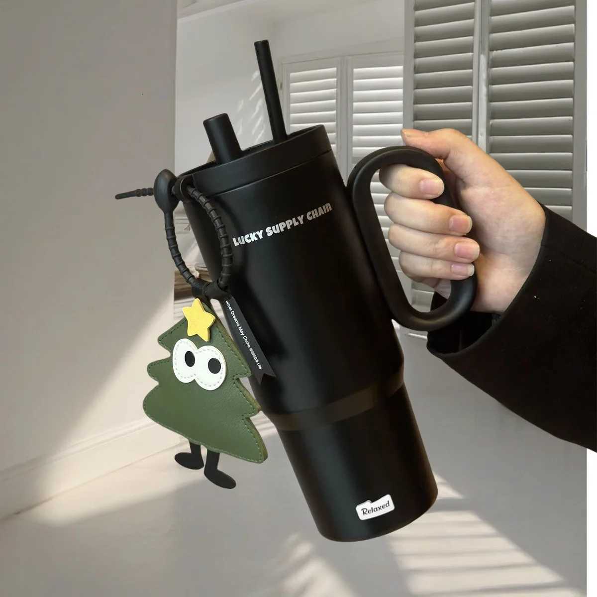 750ml Extra-Large Capacity 316 Stainless Steel Insulated Cup Stylish Water Bottle with Straw Travel Coffee Cup for Car Use H251215