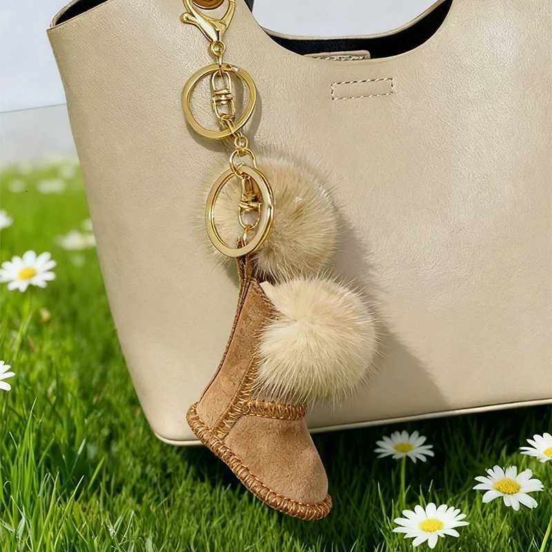 Cute Fur Keychains Hand-sewn Leather Key Chains For Bag Pendants Car Key Fashion Women Couple Festival Gift Keyrings Accessories M251215