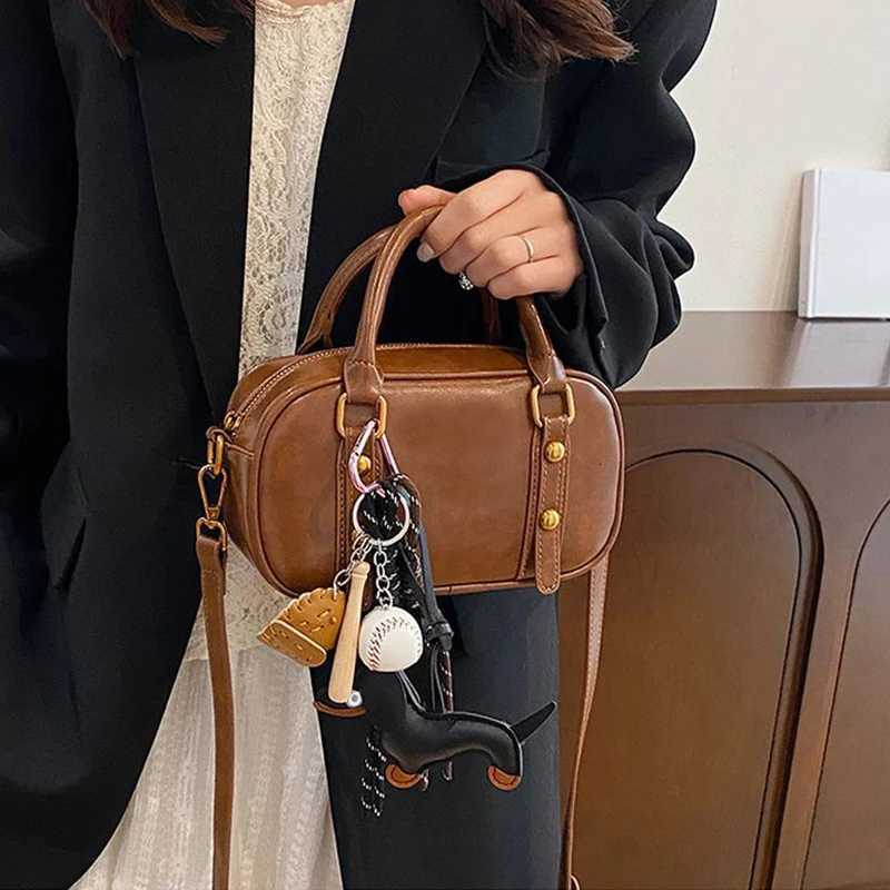 1PC Mens And Womens Pendants Vintage Brown Autumn And Winter Leather Sausage Dog For Mobile Phone Bags Keychain M251215