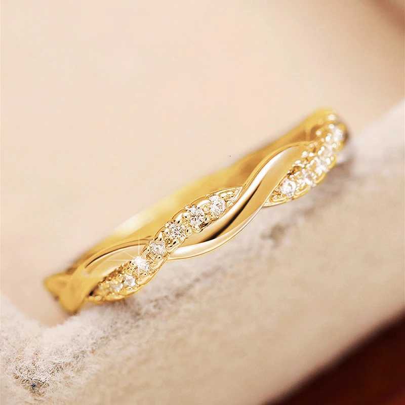 Huitan Fancy Womens Finger Ring Twist Band with Sparkling Cubic Zirconia Hot Wedding Engagement Rings Fashion Versatile Jewelry M251215
