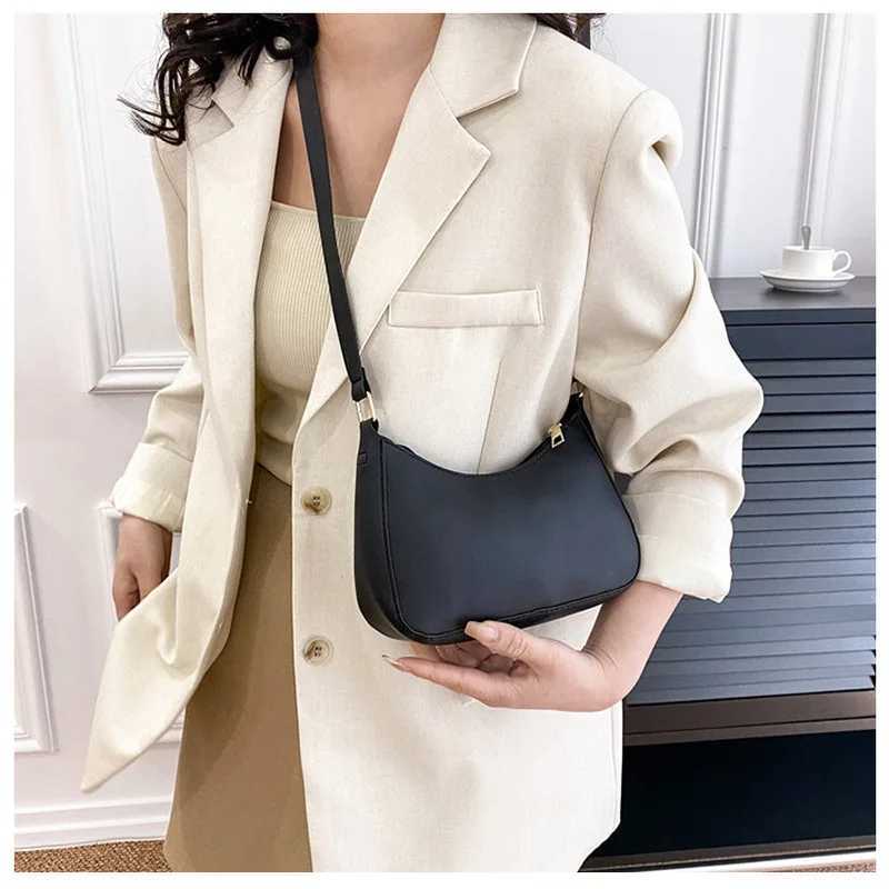 Fashionable and trendy solid-color handbag simple and new small square bag stylish and high-quality single-shoulder armpit bagT251215