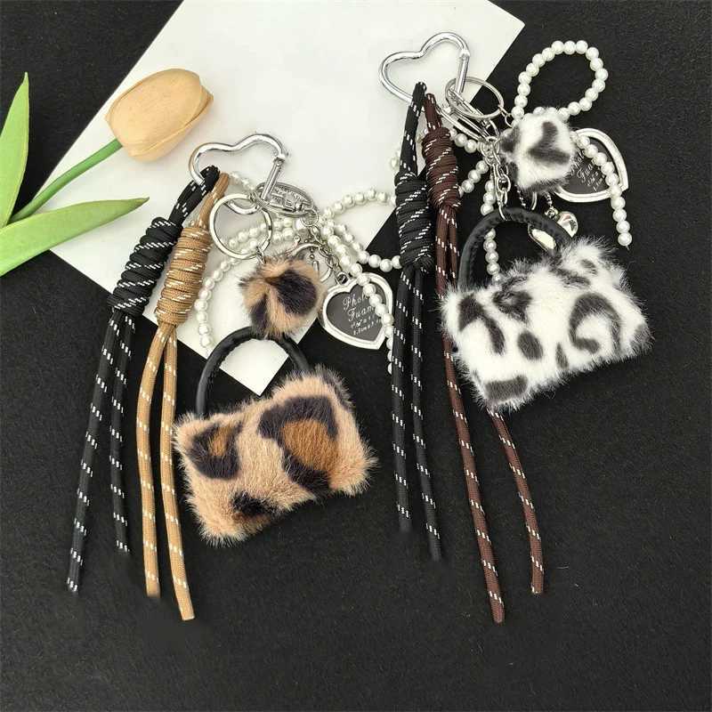 New Fashion Bag Charms Key Chain with Handmade Rope Sporty Style Bag Pendant Plush Decor Casual Trendy Fashion Pendant M251215