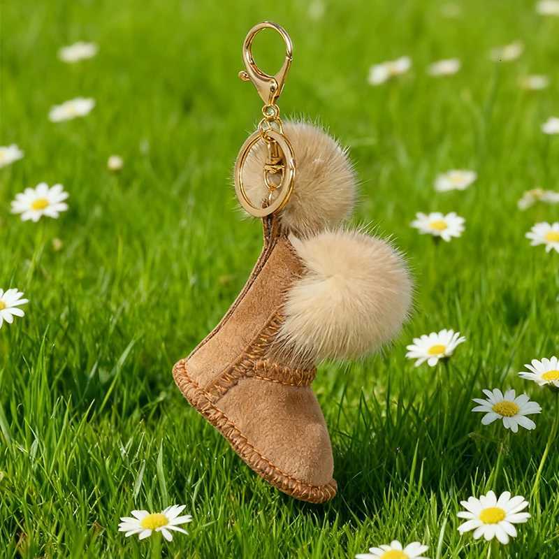 Cute Fur Keychains Hand-sewn Leather Key Chains For Bag Pendants Car Key Fashion Women Couple Festival Gift Keyrings Accessories M251215