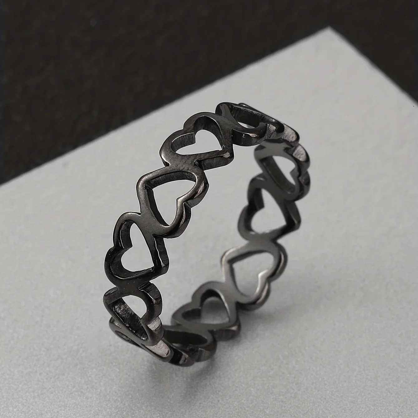 Fashionable Heart-Shaped 18K Gold Plated 316 Stainless Steel Ring - Stylish Cutout Design Hypoallergenic Ideal for Everyday Wear M251215