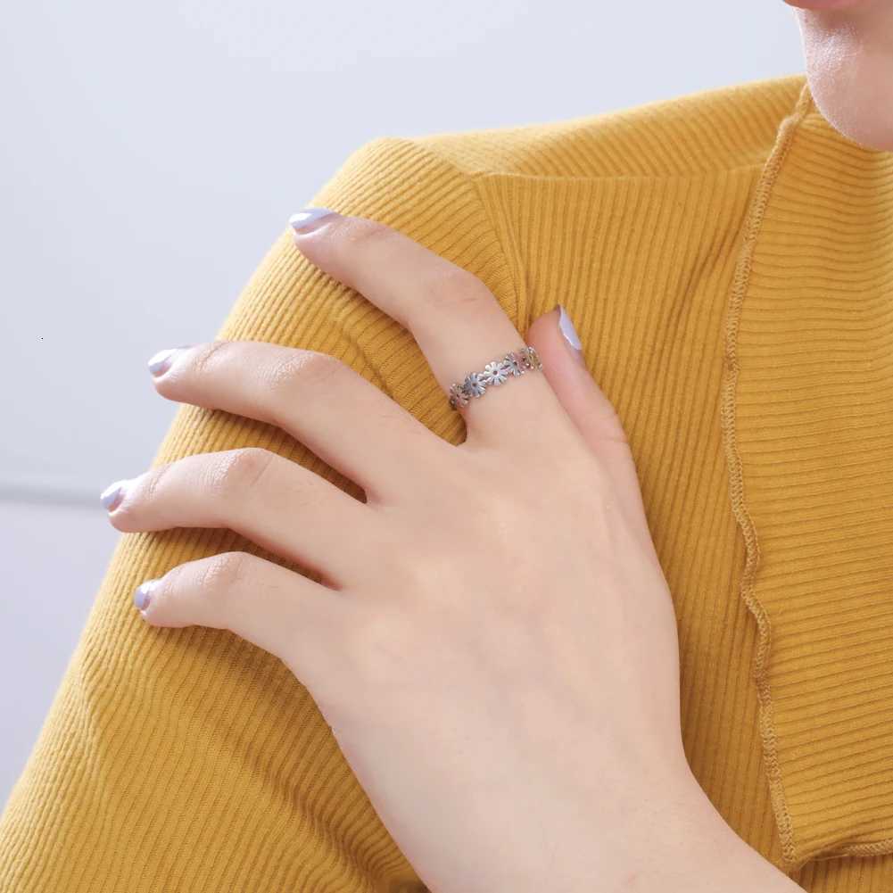 Skyrim Stainless Steel Ring Heart Star Flower Butterfly Moon Phase Geometric Womens Finger Rings Wedding Gift Wholesale M251215