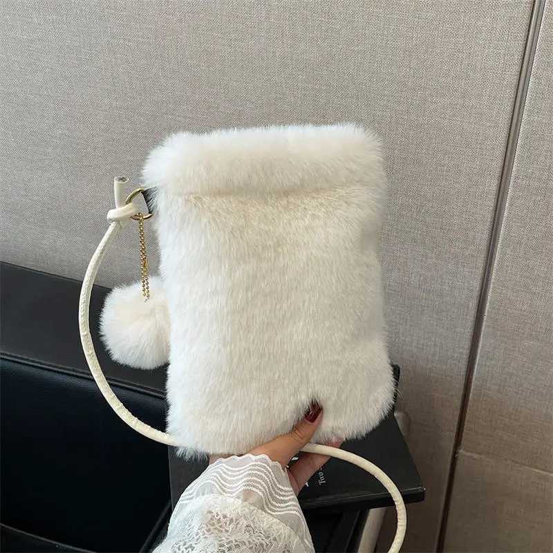 Plush Phone Bag Autumn and Winter Solid Color Elegant Womens Durable Girl Fur Hanging Rope Bag Crossbody Coin PurseT251215