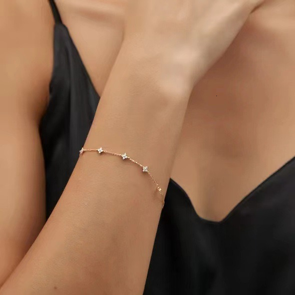 Designer Bracelet Luxury Jewelry Women's 18K Gold Plated Clover Star Bracelet Gold Silver Simple Moissanite Commuter Fashion Versatile