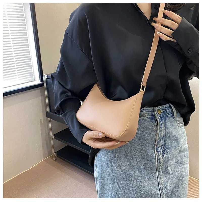 Fashionable and trendy solid-color handbag simple and new small square bag stylish and high-quality single-shoulder armpit bagT251215