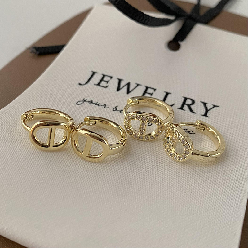 Designer Earrings Women's Pig Nose Luxury Jewelry Niche Design Unique Fashion Simple Elegant Multifunctional High-end Feeling Round Spherical Ear