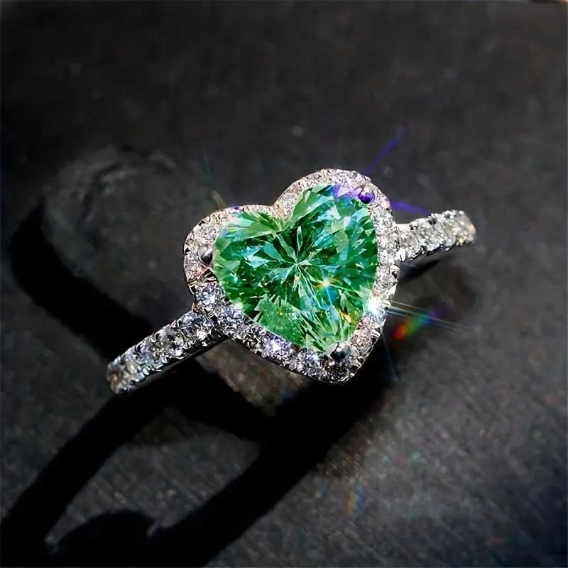 Exquisite Romantic Engagement Jewelry 3 Prong Heart Rings For Women Wedding Party Valentines Gift M251215