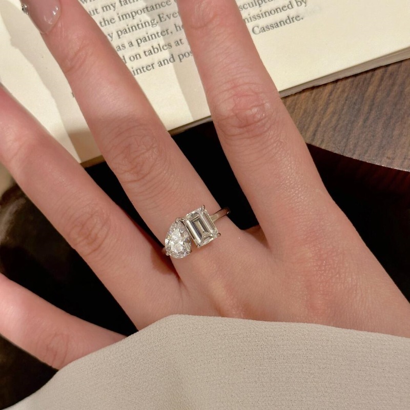 Designer Ring Luxury Jewelry New S925 Silver Premium Carbon Diamond Emerald Cut Rectangular 7 * 10mm Popular Ring Fashionable Noble Temperament Versat