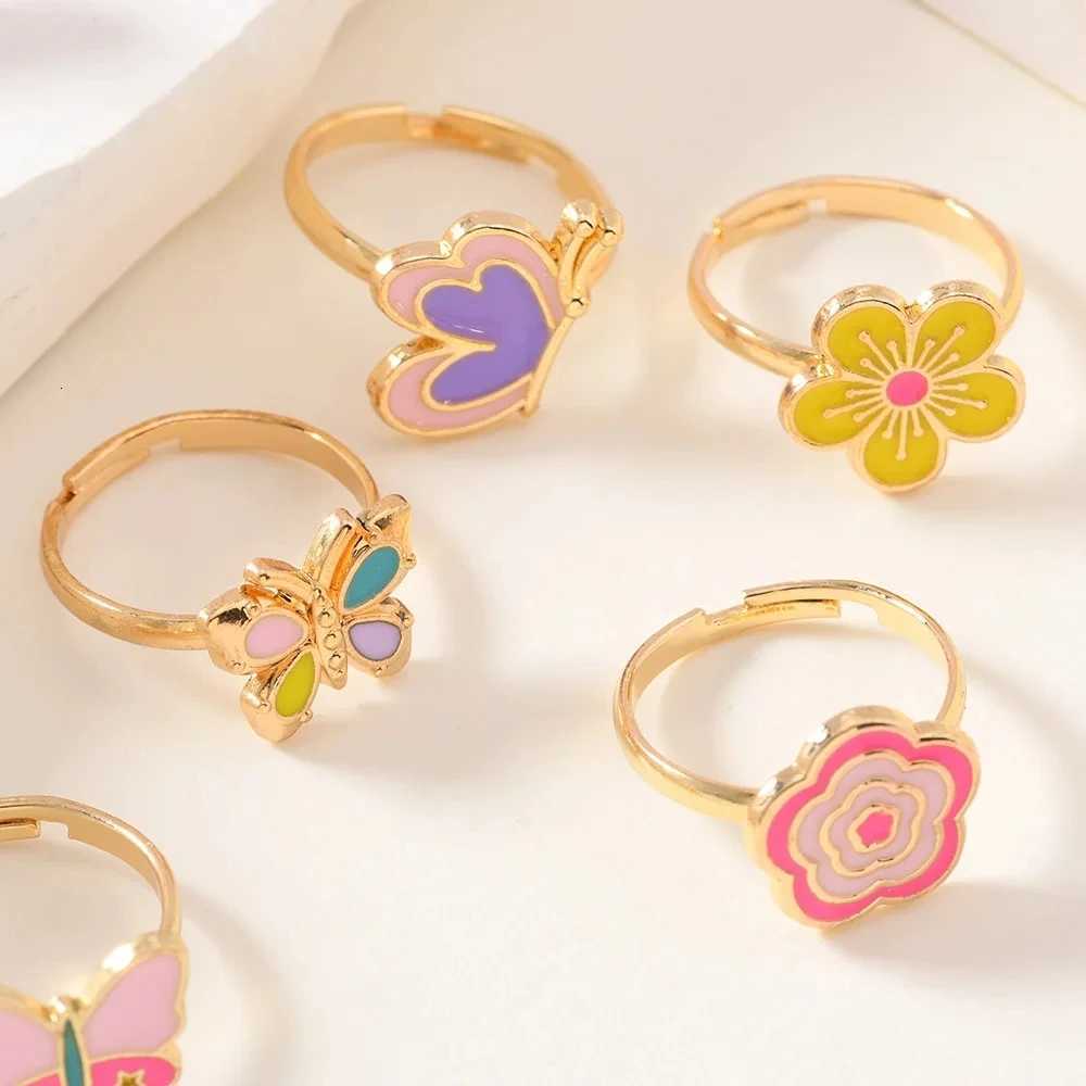 9Pcs Adjustable Rings for Girls Women Flower Butterfly Heart Alloy Ring Fashion Beauty Jewelry Christmas New Year Gift for Girl M251215