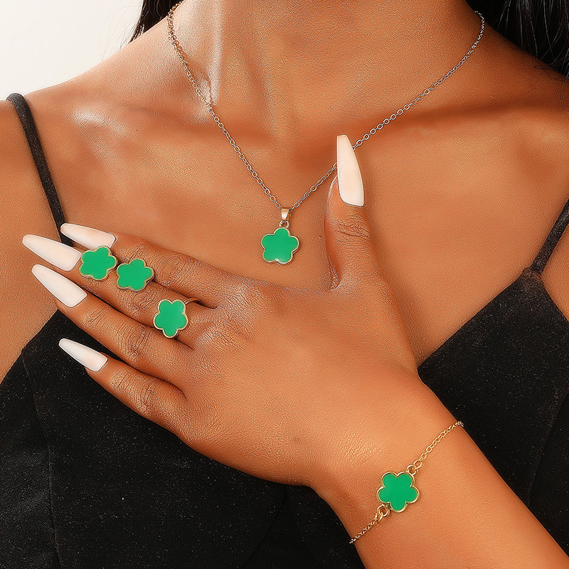 Designer Necklace Luxury Bracelet Five Leaf Flower Earrings Women's Jewelry High-end Accessories Fashion Niche Valentine's Day Gift Set