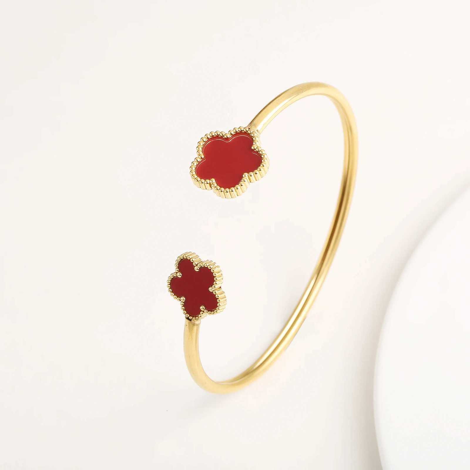 Stainless Steel New Five Flower Plum Blossom Plant For Womens Jewelry Temperament Hot Selling Accessory C r M251215