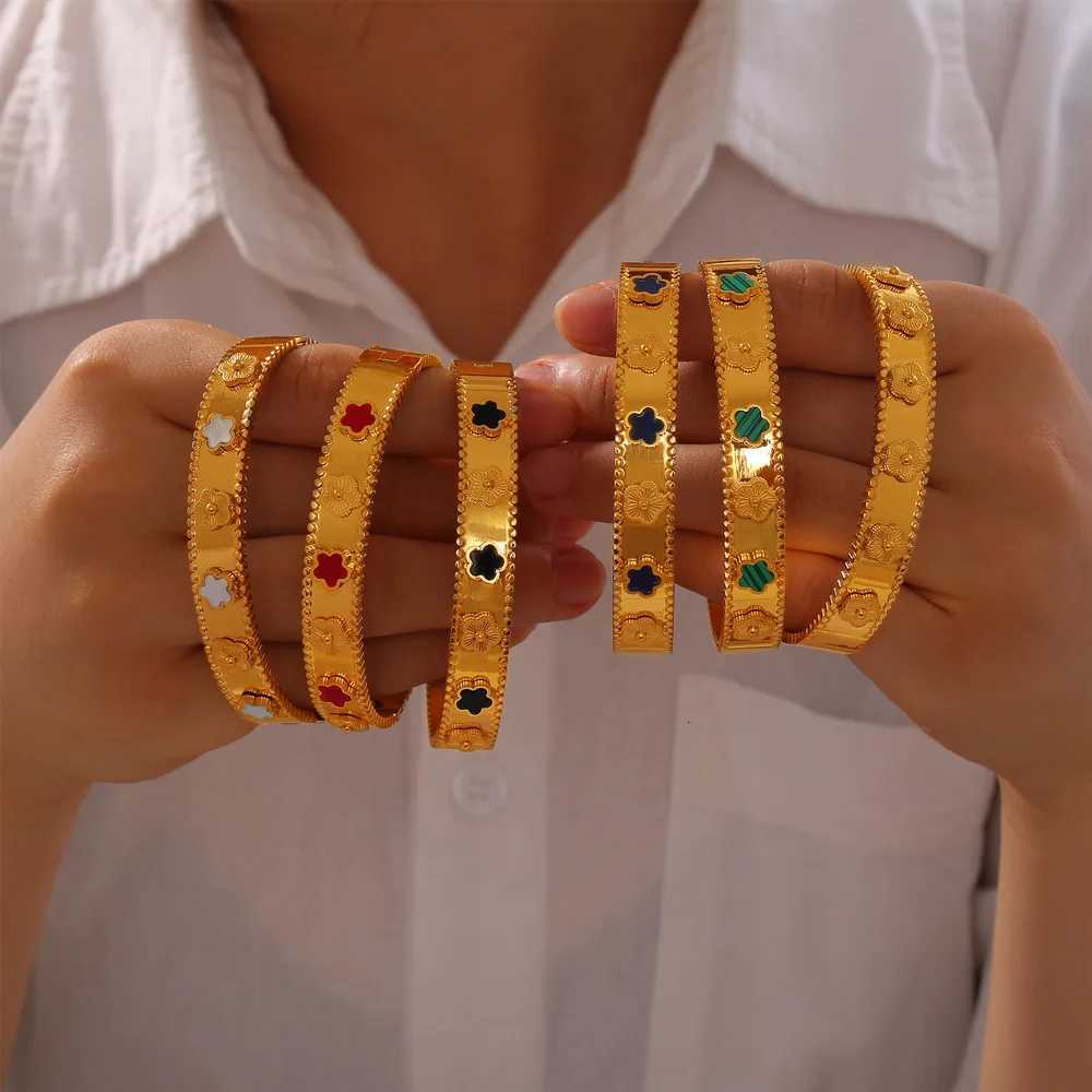 18K Gold Plated Hot Selling Metal Y2K Style For Women Stainless Steel Five Flower Jewelry High Quality C r M251215