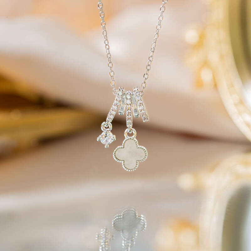 Necklace for Women Designer Luxury 2026 Copper Inlaid Zircon Four-leaf Clover Shell Necklace High-end Women's Flower Simple Versatile Sweater Cha