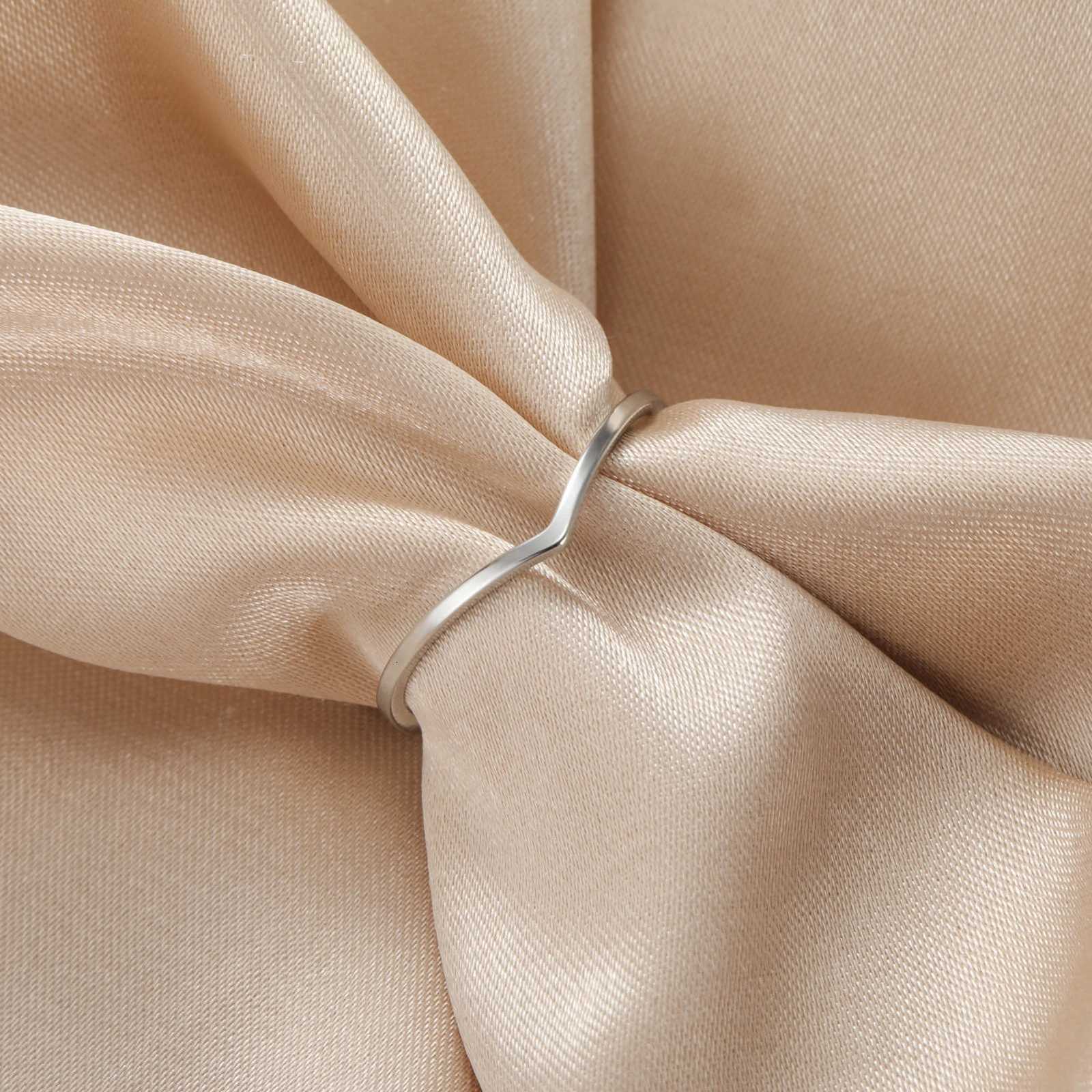 Lucktune Fashion Simple Wave Ring StainlESS Steel Womens Geometric Line Finger Rings Wedding Jewelry Gift for Couple New M251215