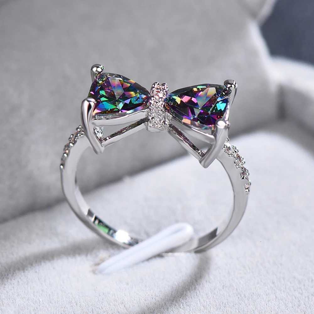 Huitan Personality Multi-colored CZ Bow Rings for Women Fancy Bride Wedding Ceremony Party Finger-ring Nice Gift Fashion Jewelry M251215