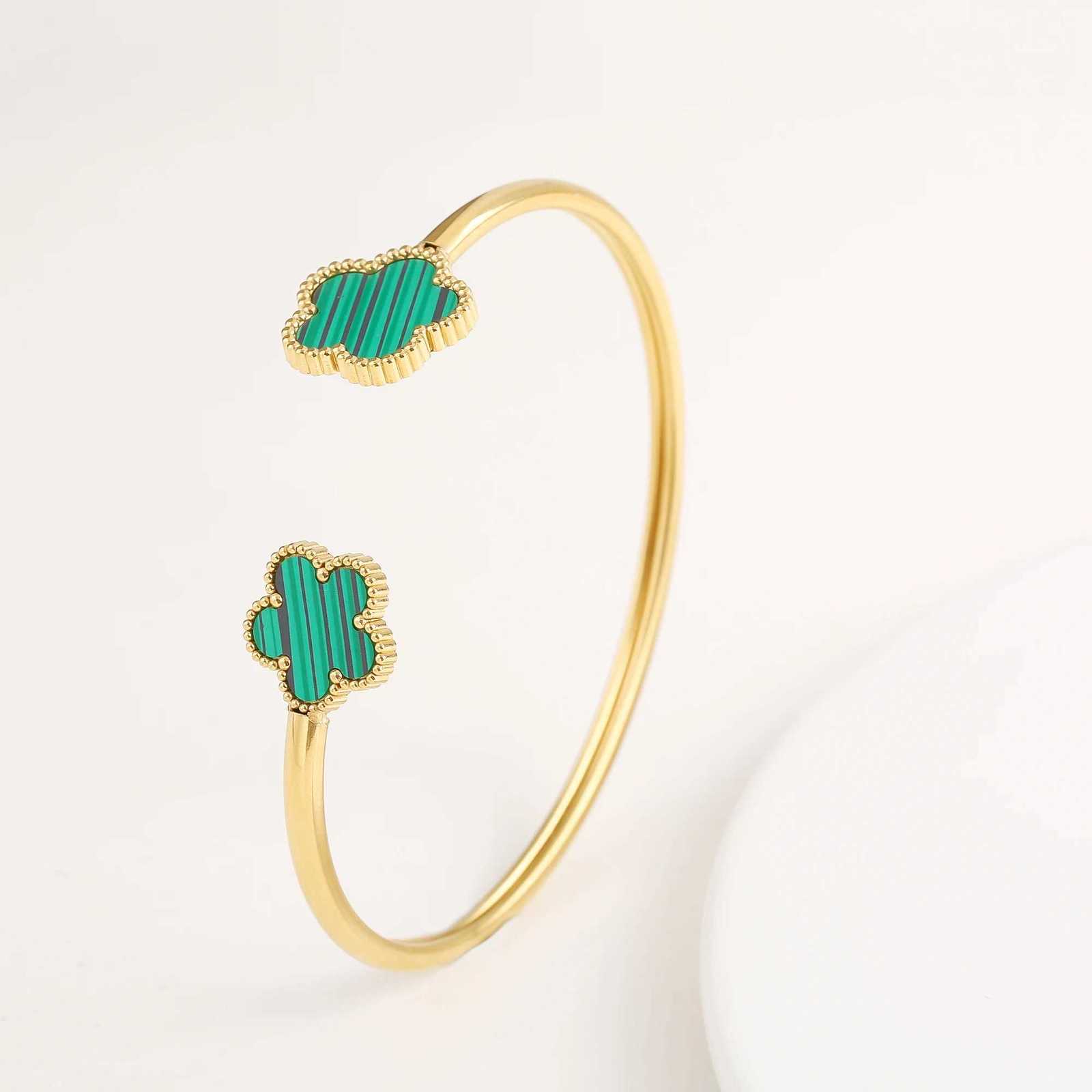 Stainless Steel New Five Flower Plum Blossom Plant For Womens Jewelry Temperament Hot Selling Accessory C r M251215