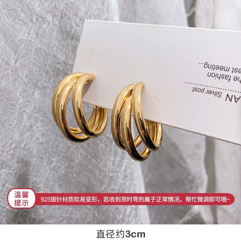 Designer Women's Earrings Light And Luxurious Retro Round Floral Fringe Earrings European And American Retro Metal Earrings Elegant And Fashionab