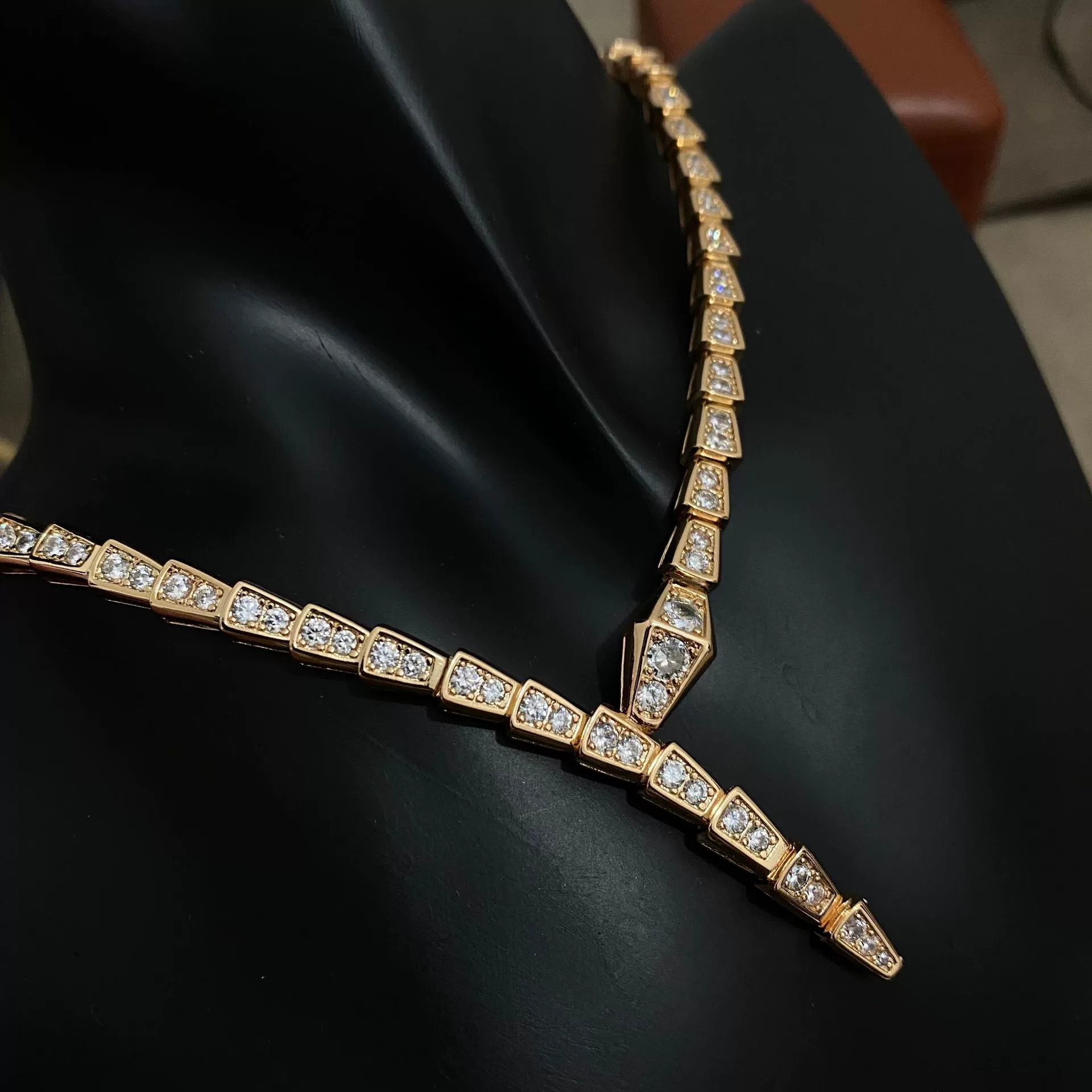 Designer Necklace All Zircon Bamboo Snake Necklace Elegant And luxury Women's Snake Bone Collarbone Chain Gemstone Inlay High-end Fashion Niche D