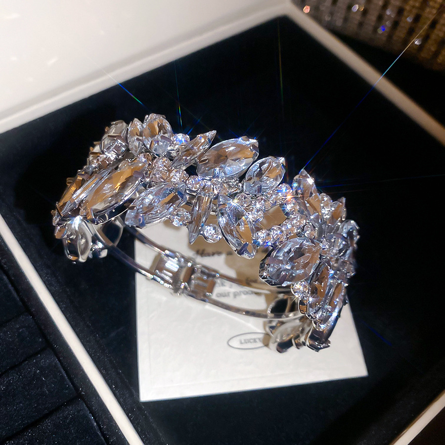 Inlaid Diamond Butterfly Open Minimalist Style Exquisite Elegant Niche High-end Feel Bracelet Light Luxury Temperament Versatile Jewelry - view 7